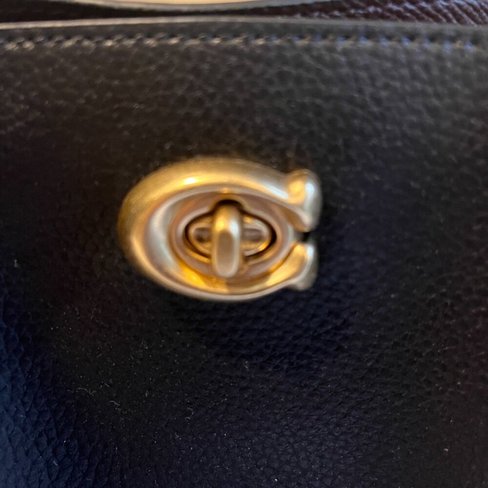 Coach Turnlock Pebbled Leather Bucket Bag Gold Hardware Crossbody - Picture 3 of 8